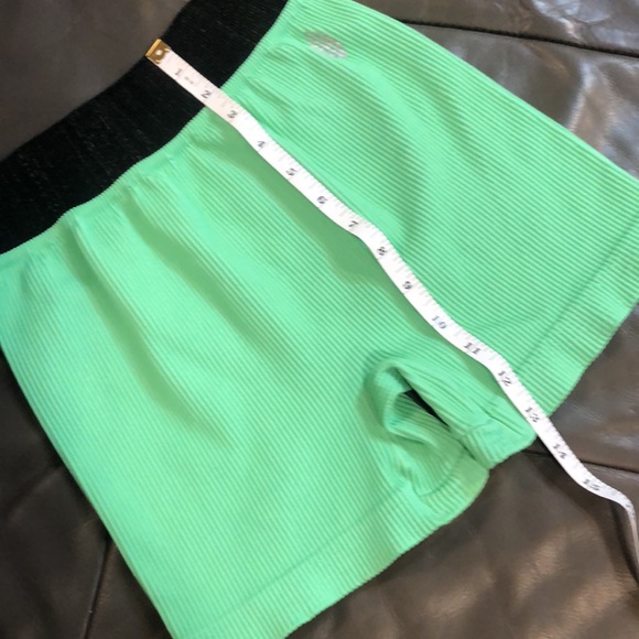 Free People || NWT || Fresh Cut Prajna Activewear Seamless Shorts - Picture 4 of 6